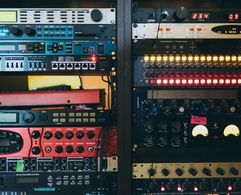 Rack para equipamiento de sonido en sala de eventos y conciertos